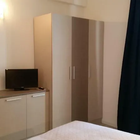 博拉尔斯特拉酒店 3*